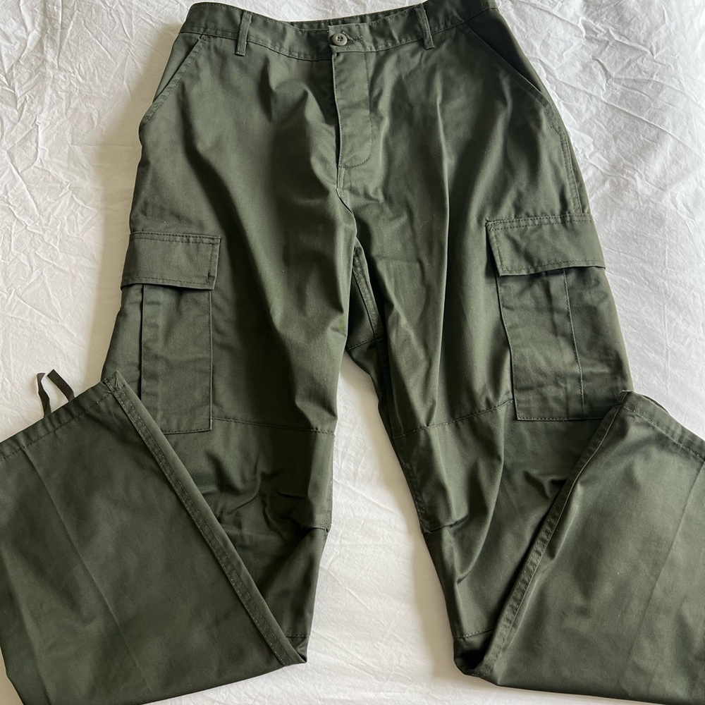Local European Green Cargo Pants M/L Waist 34